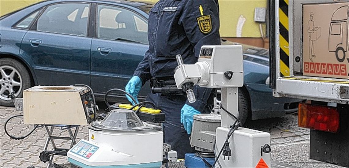 Im durchsuchten Haus in Enzberg sind die mutmaßlichen Drogen-Laborateure mit professionellen Gerätschaften zu Werke gegangen.