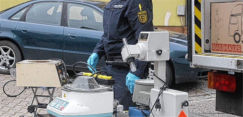 Im durchsuchten Haus in Enzberg sind die mutmaßlichen Drogen-Laborateure mit professionellen Gerätschaften zu Werke gegangen.