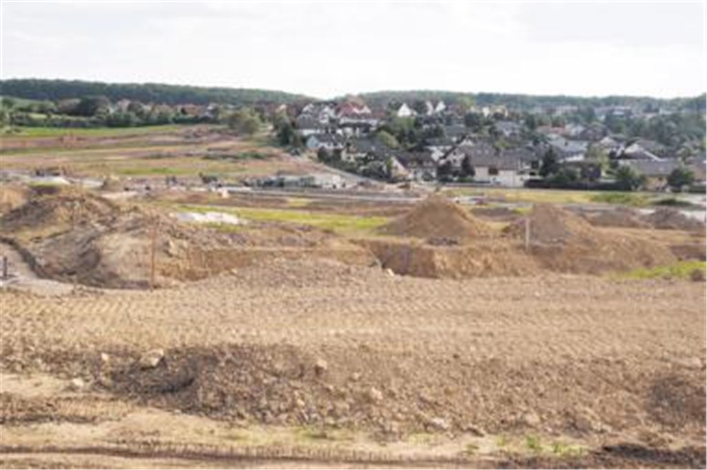 Im neuen Wohngebiet Lochmanns Kreuz/Schelmenäcker laufen die Erschließungsarbeiten. Der Gemeinde sind dort 110 Bauplätze zugeteilt worden. Rund 40 wurden bisher verkauft.
Foto: Franz