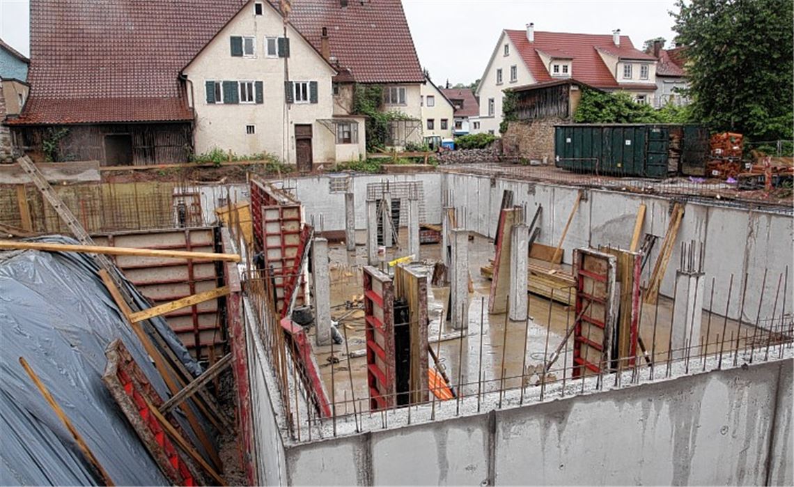 Im rückwärtigen Bereich des „Kanne“-Areals baut die Firma FWD Seniorenwohnungen.