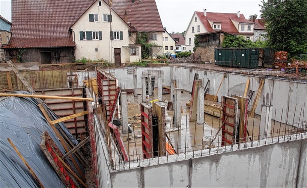 Im rückwärtigen Bereich des „Kanne“-Areals baut die Firma FWD Seniorenwohnungen.