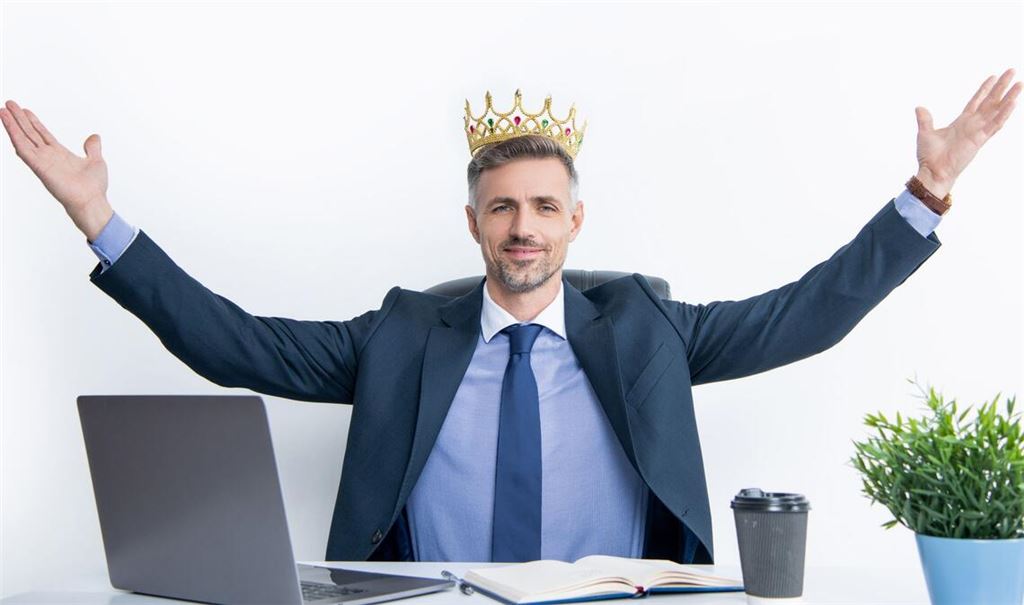 I’m the King! Viele Menschen neigen zur Selbstüberschätzung. Die US-Psychologen David Dunning und Justin Kruger haben das genauer untersucht.