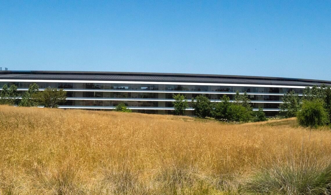 Im weiträumigen Innengelände der ringförmigen Zentrale ist Platz für eine Bühne. (Archivbild)