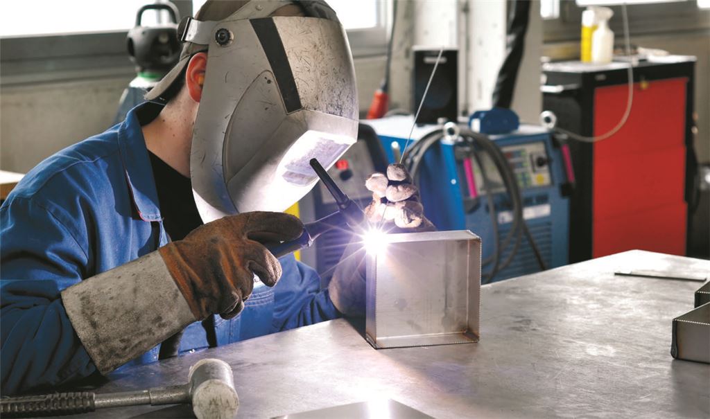 Immer mehr Geflüchtete finden Arbeit, viel Potenzial bleibt aber noch ungenutzt. Archivfoto: industrieblick - stock.adobe.com