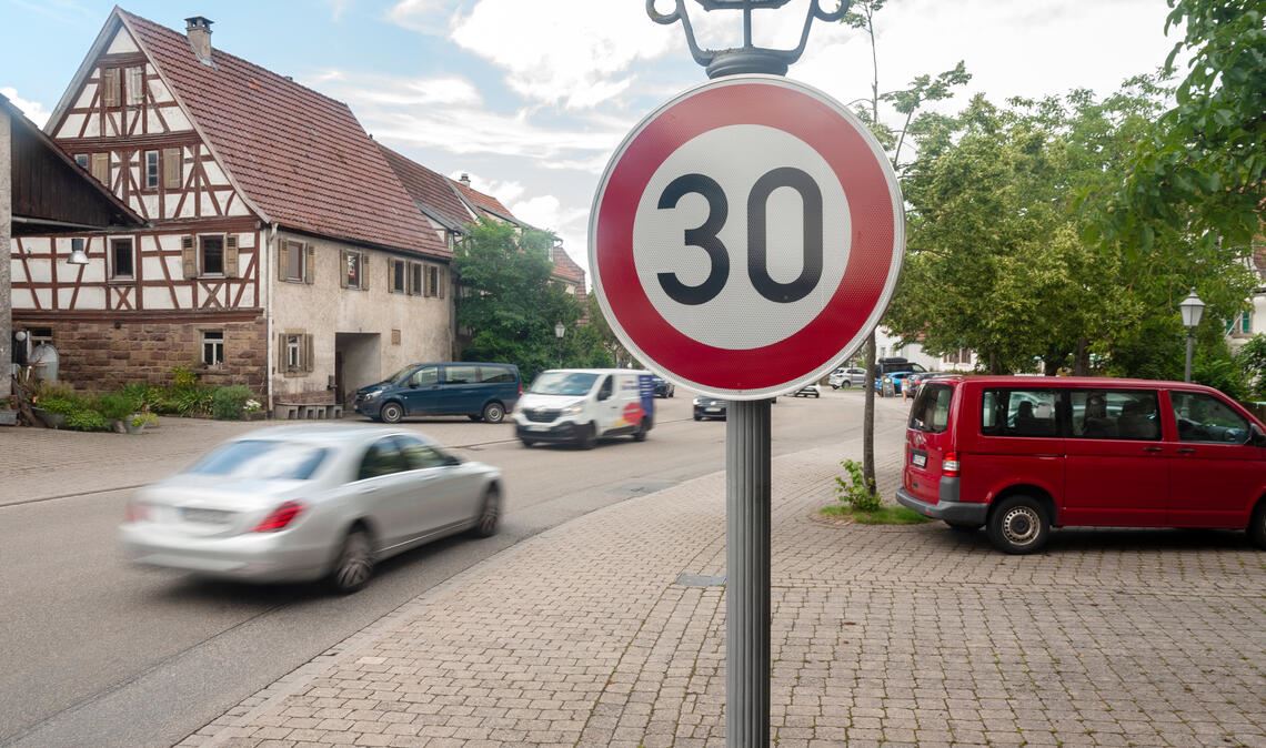 Immer mehr Kommunen entscheiden sich, wie hier Ölbronn, für Tempo 30. Foto: Archiv