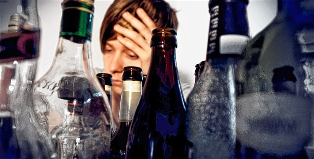 Immer mehr Süchtige kombinieren Alkohol mit anderen Drogen. Die Mitarbeiter der Drogenberatungsstelle werden neben Sucht oft auch mit psychischen Erkrankungen konfrontiert. Foto: Fotolia