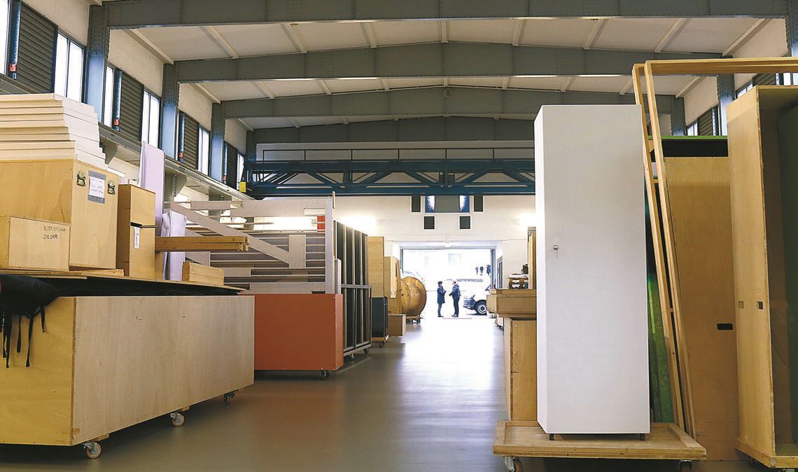 Immer wieder als möglicher Veranstaltungsort im Gespräch: die Halle auf dem Sendergelände dient bislang als Lagerraum für den früheren Eigentümer SWR. Fotos: Archiv