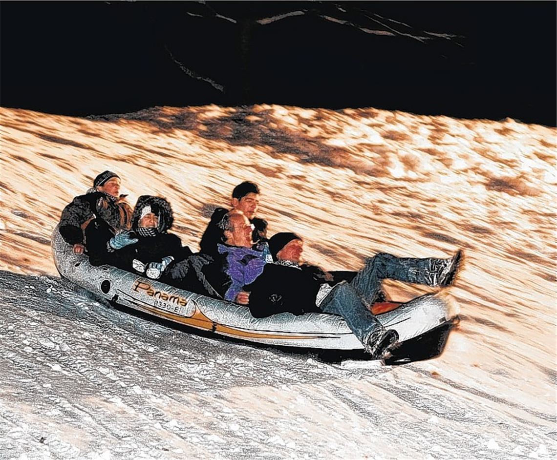 Immer wieder eine Gaudi: Abfahrten auf der beleuchteten Piste.Archivfoto: Tilo Keller