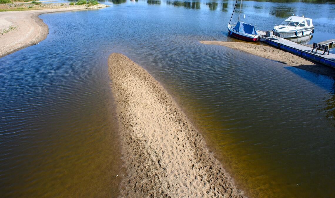 Immer wieder führt Trockenheit zu stark sinkenden Wasserpegeln in Flüssen und Seen. (Archivbild)