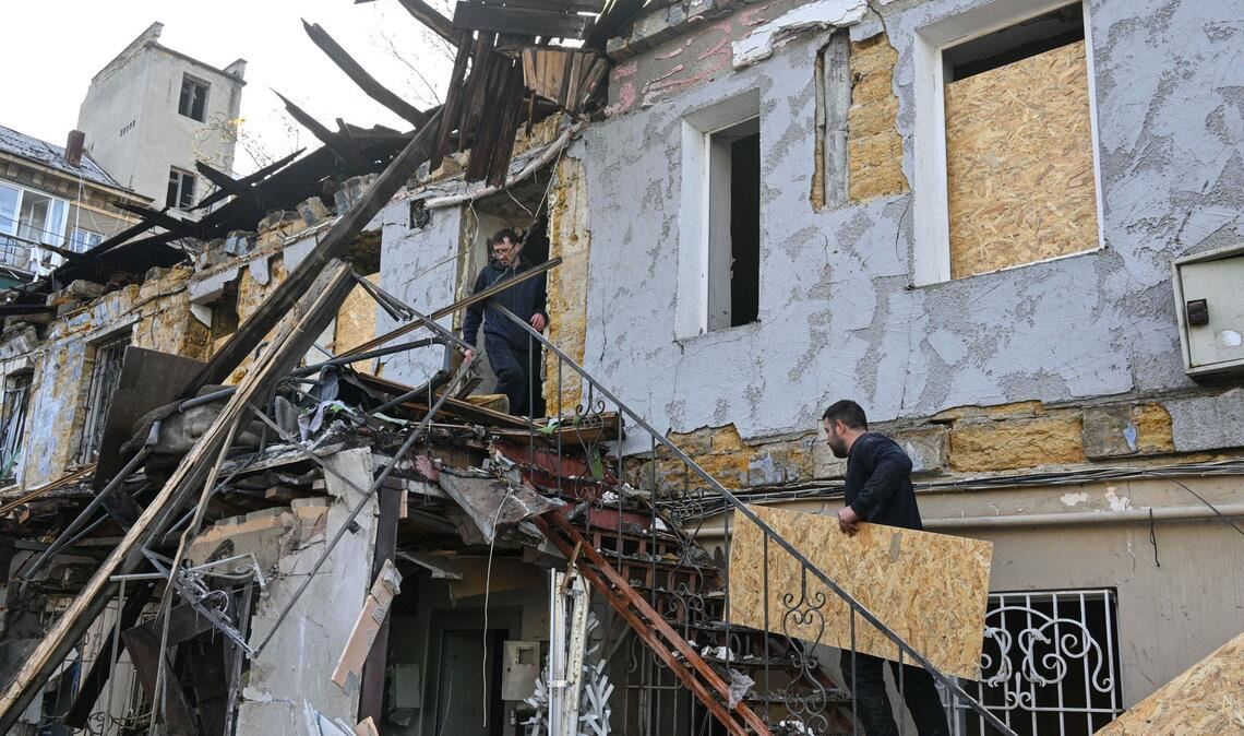 Immer wieder trifft es Wohnhäuser in Odessa - hier bei einem russischen Angriff vor wenigen Tagen. (Archivbild)