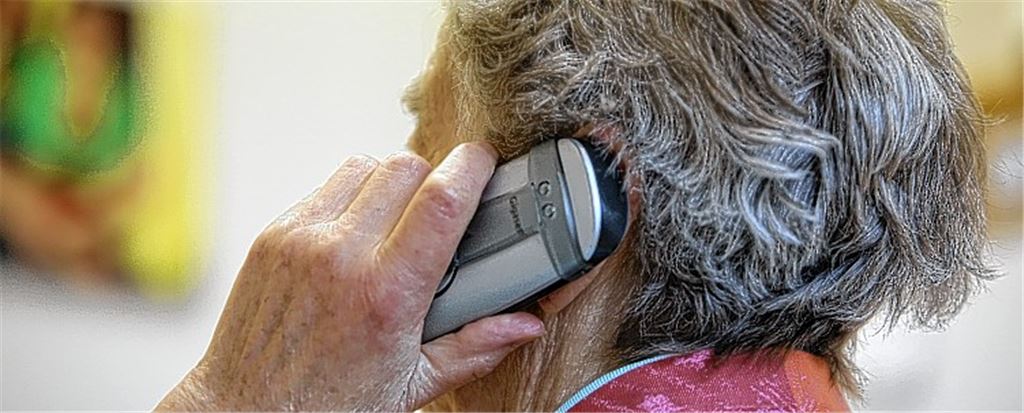 „Hallo Oma, ich brauche Geld!“