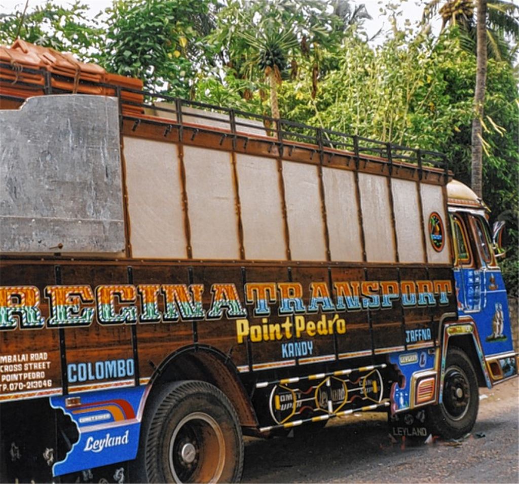 Impressionen aus der Heimat Sri Lanka: In der Stadt Jaffna im tamilisch besiedelten Norden der Insel ist der Nallur-Kandaswamy-Tempel (Bild re.) zu finden.