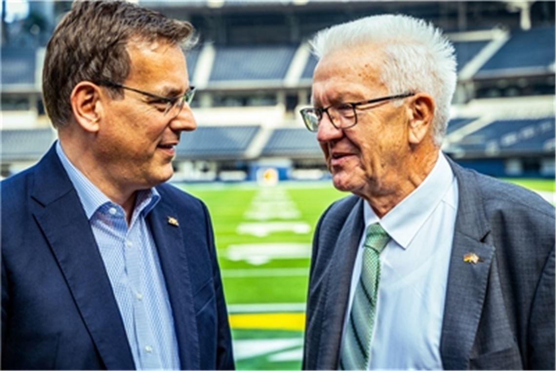 Impressionen einer USA-Reise: der Landtagsabgeordnete Professor Dr. Erik Schweickert mit Ministerpräsident Winfried Kretschmann und mit Kollegin und Kollegen aus der Landespolitik (unten). Fotos: privat (2), Staatsministerium/Jana Höffner