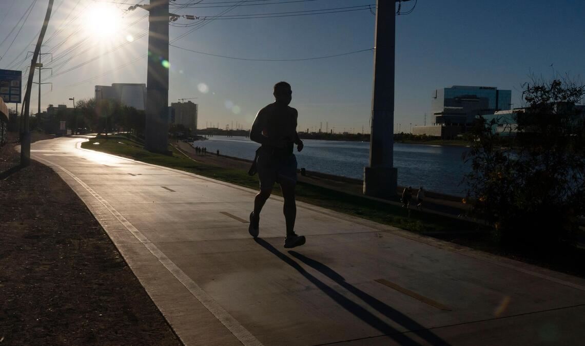 In Arizona sind die frühen Morgenstunden aktuell die beste Zeit für körperliche Anstrengungen, bevor die Temperaturen am Tag der 40-Grad-Marke entgegenklettern.