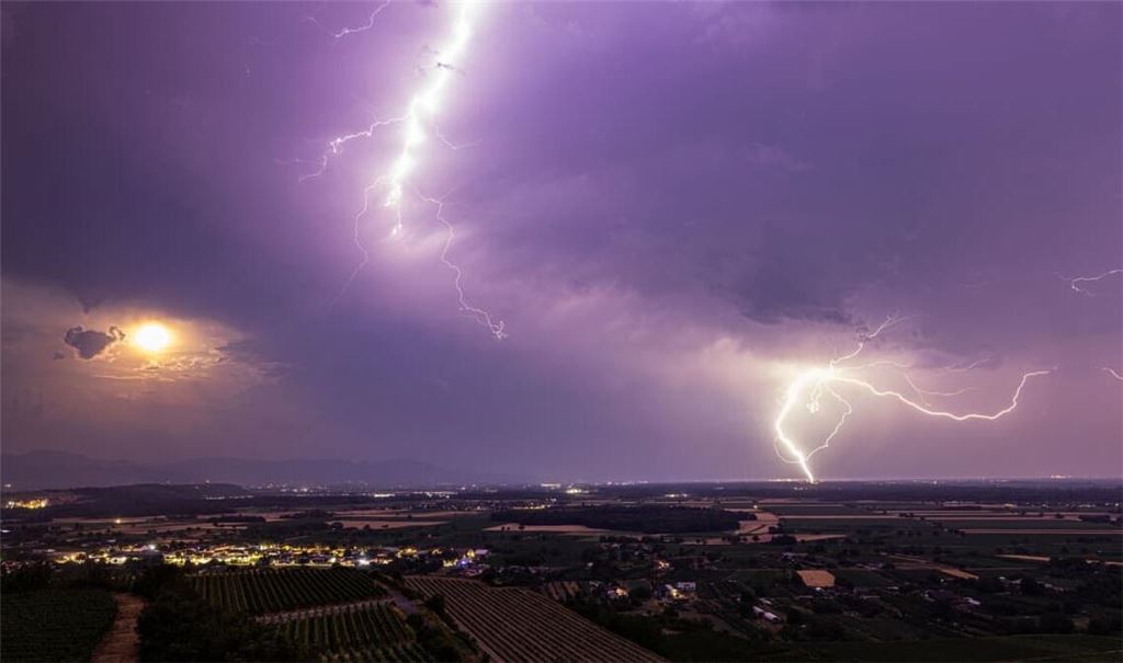In Baden-Württemberg drohen schwere Gewitter.