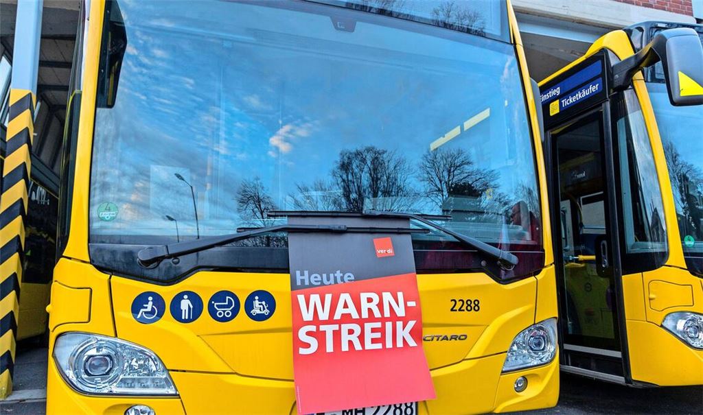 In Baden-Württemberg ist noch offen, ob bald zum zweiten Mal im kommunalen Nahverkehr gestreikt wird.