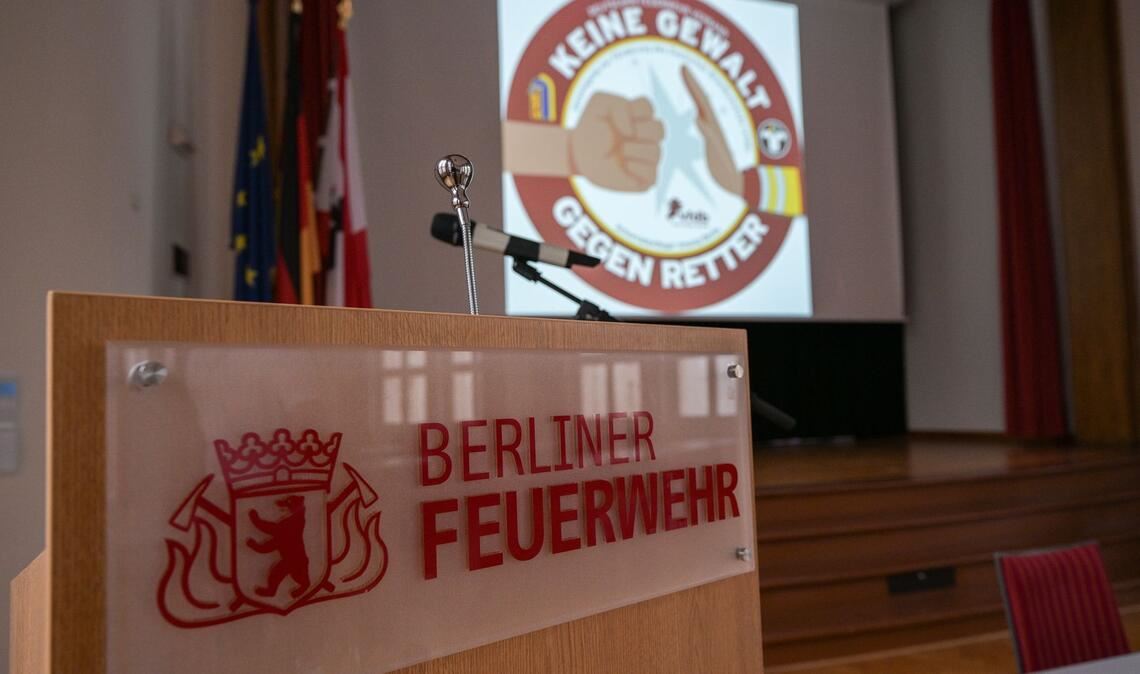 In Berlin startete im Juni 2023 die Kampagne "Keine Gewalt gegen Retter". (Symbolbild)
