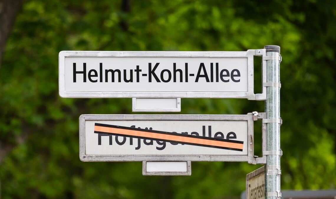 In Berlin trägt eine Allee nun den Namen von Helmut Kohl.