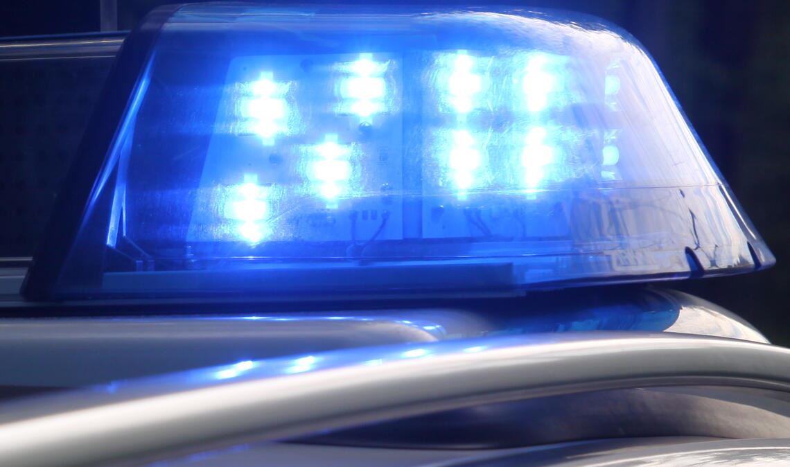 In Birkenfeld wird ein Senior zum Opfer von Telefonbetrügern, die ihn per Schockanruf um einen fünfstelligen Geldbetrag bringen. Symbolfoto: Archiv/Disselhoff