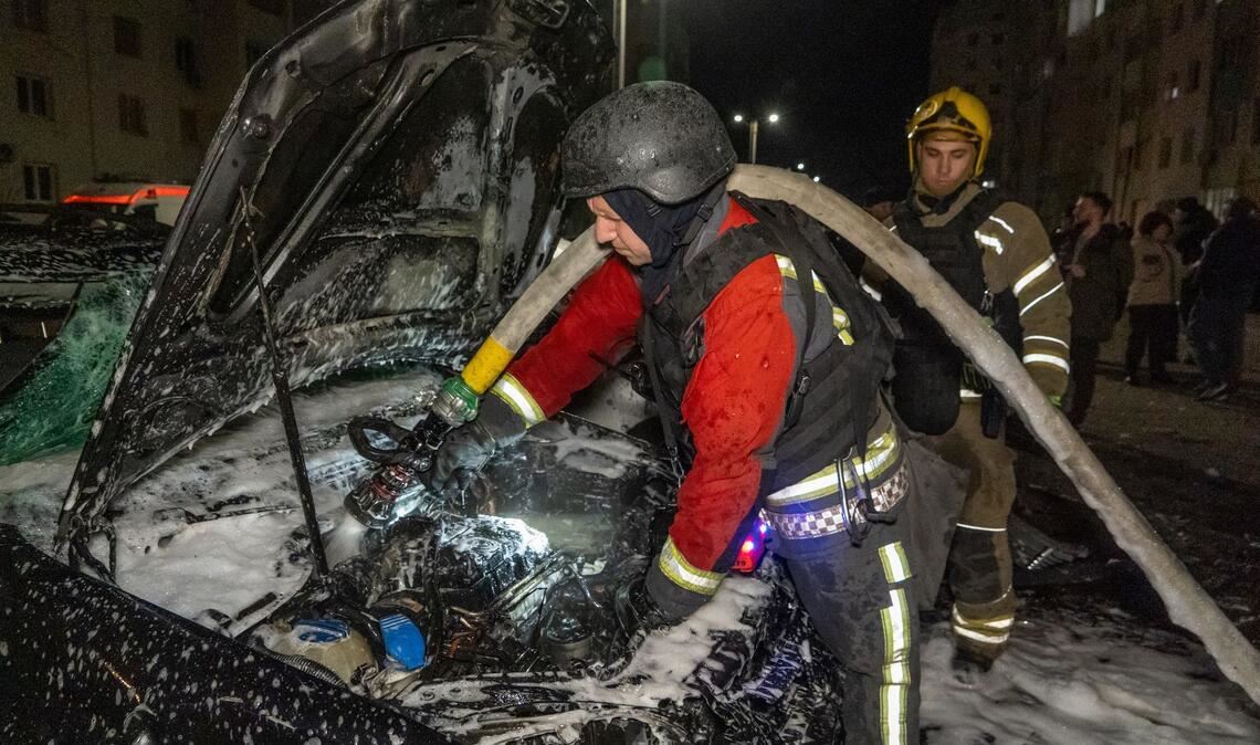 In Charkiw wurde ein Wohnviertel von russischen Drohnen getroffen.