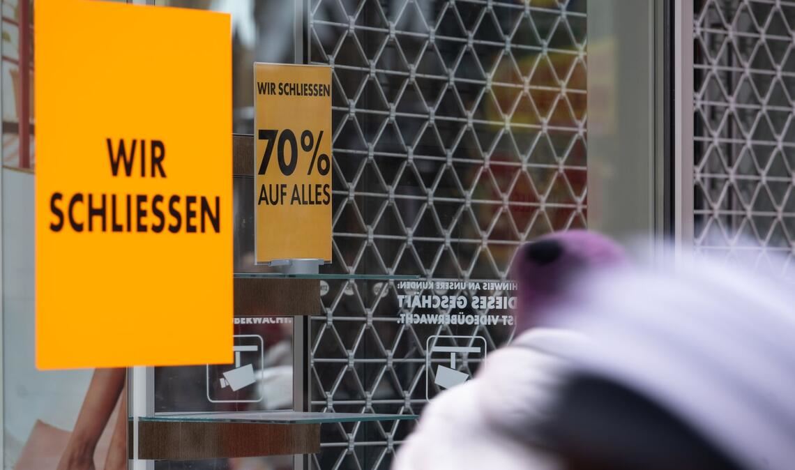 In Deutschland gibt es derzeit noch rund 300.000 Geschäfte, 2015 waren es noch etwa 372.000. (Archivbild)