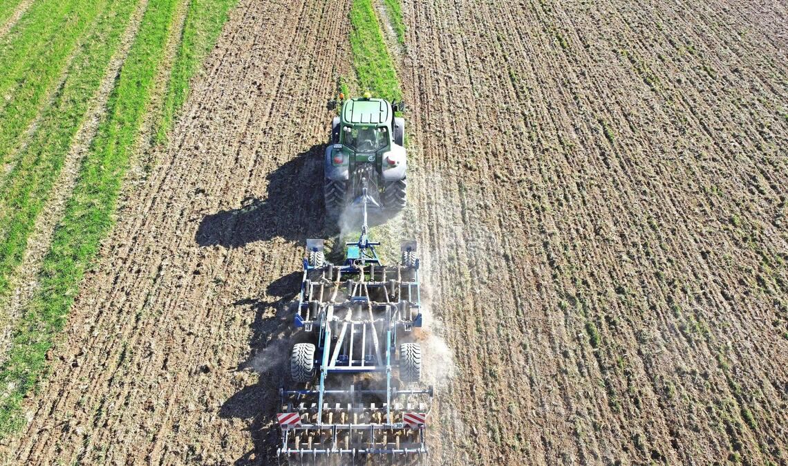 In Deutschland sind in der Herstellung von Landmaschinen – wie hier im Bild ein Traktor –  40 000 Mitarbeitende tätig.