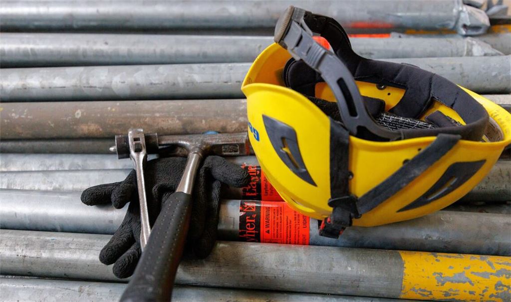 In Deutschland stirbt im Schnitt an jedem vierten Werktag ein Mensch auf einer Baustelle oder in der Reinigung (Symbolfoto).