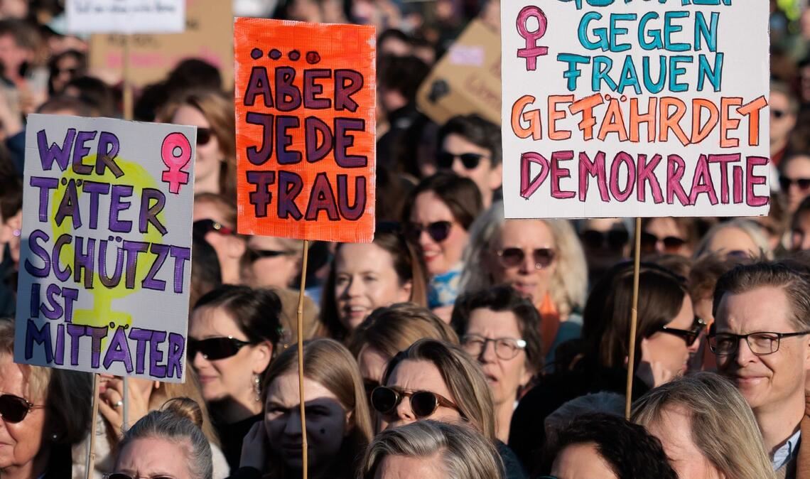 In Deutschland wächst das Bewusstsein für das Thema Gewalt gegen Frauen.