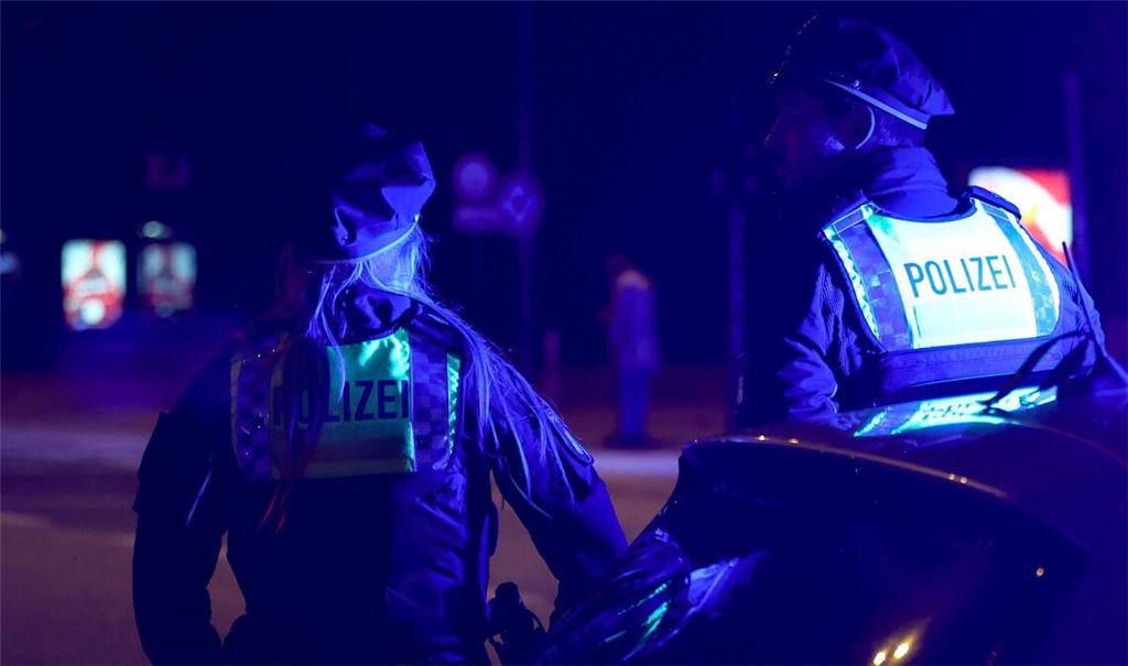 In Deutschland wurden vier Tatverdächtige festgenommen (Symbolbild).