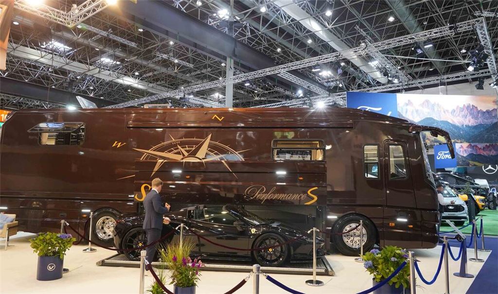 In Düsseldorf ist die Camping-Messe Caravan Salon gestartet.
