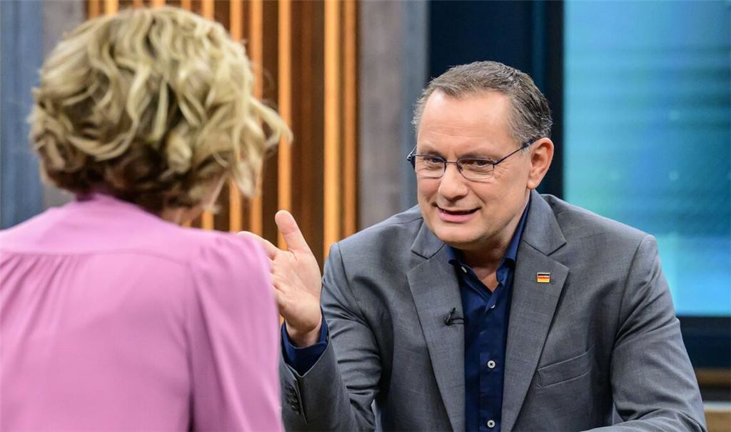 In Erklärungsnöten: AfD-Chef Tino Chrupalla in der ARD-Talkshow mit Caren Miosga.