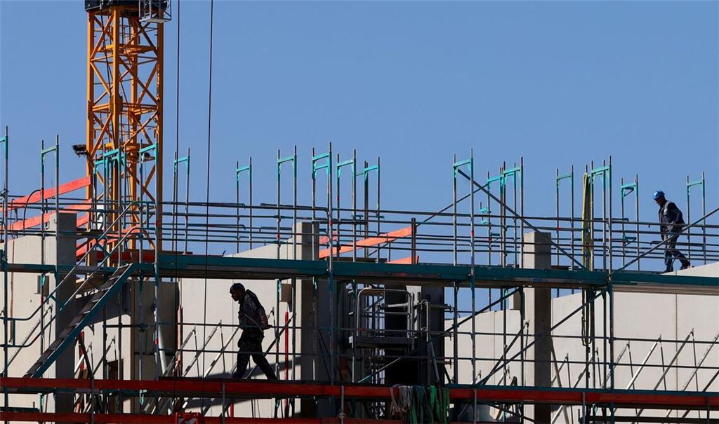 In Europa zieht die Baukonjunktur an - in Deutschland erwartet das Ifo-Institut ab 2027 wieder mehr Wohnungsfertigstellungen. (Archivbild)