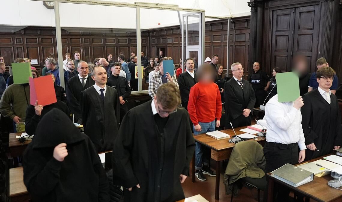 In Hamburg läuft der Prozess gegen mutmaßliche Mitglieder der rechtsextremistischen Terrorgruppe "Letzte Verteidigungswelle". (Archivbild)