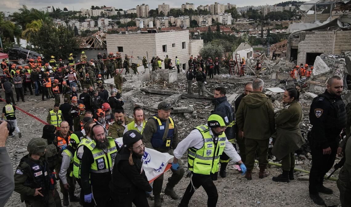 In Israel wurden mehrere Menschen durch einen Raketeneinschlag getötet.