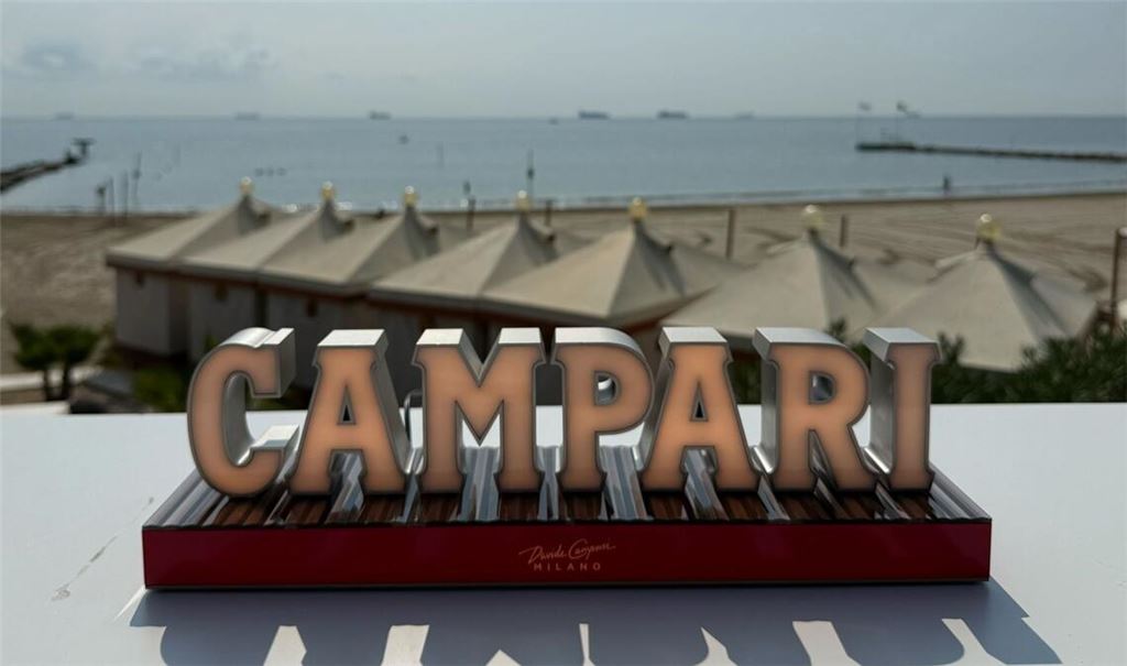 In Italien hat die Finanzpolizei Aktien des weltweit tätigen Likörherstellers Campari im Wert von 1,2 Milliarden Euro beschlagnahmt.