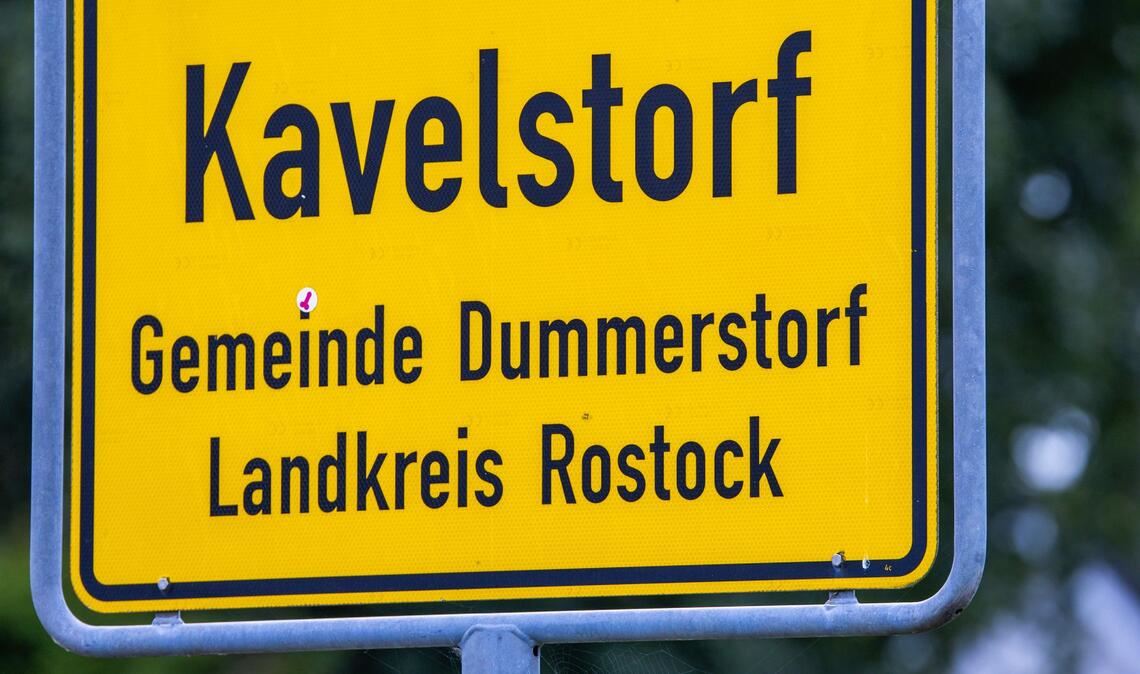 Zahl der Ehec-Infektionen in MV steigt - Einsatz in Kita In Kavelstorf bei Rostock kam es wegen Ehec-Verdachts zu einem Großeinsatz des Rettungsdienstes.