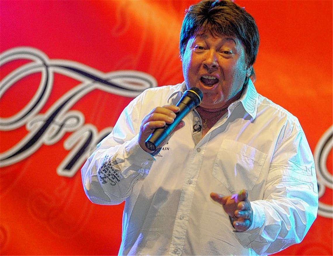 In Knittlingen stellt der Sänger Frank Petersen zum ersten Mal live seine neue CD „Schau nach vorn“ vor.