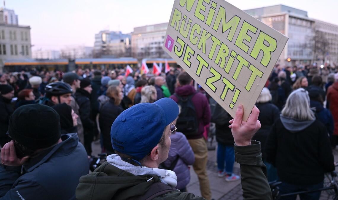 In Leipzig forderten Demonstranten Weimers Rücktritt.
