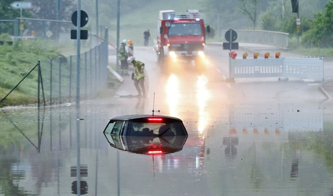 In Murrhardt versank ein Auto in einer Unterführung.