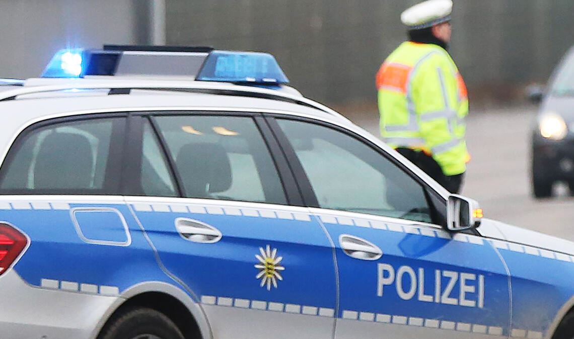 In Pforzheim erwischt die Polizei zahlreiche Autofahrer, die sich nicht an die Regeln halten. Symbolfoto: Archiv/Huber