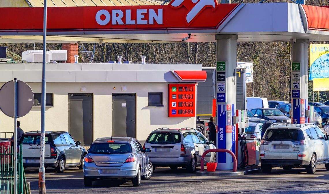 In Polen lockt billigerer Sprit - teilweise kam es zu Schlangen an Tankstellen.