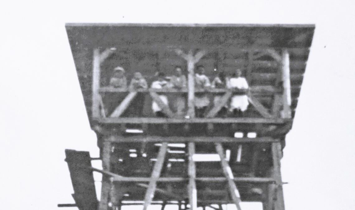 In Rekordzeit gebaut: Richtfest am Eselsburgturm bei Ensingen im Mai 1925. Fotos: Arning