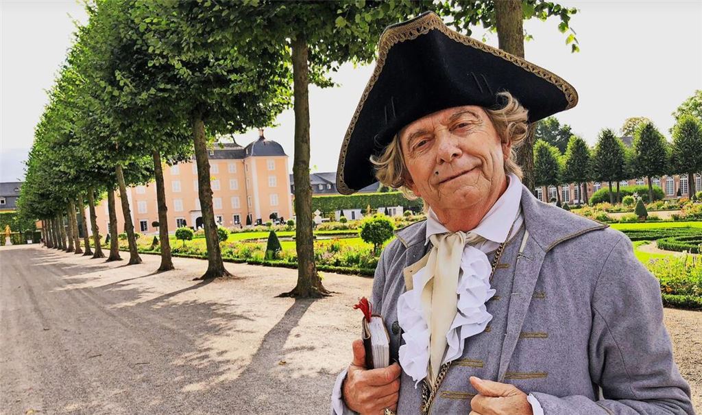 In Schwetzingen schlüpft Martin Griffiths in die Rolle von  Charles  Burney, einem Musikkritiker des 18. JahrhundertsIn Schwetzingen schlüpft Martin Griffiths in die Rolle von  Charles  Burney, einem Musikkritiker des 18. Jahrhunderts.