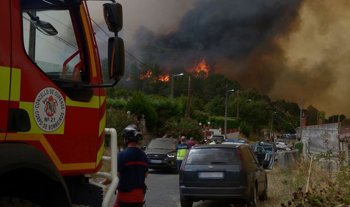 Zahlreiche Waldbrände im Süden Europas - mehrere Todesopfer In Spanien gebe es derzeit insgesamt 14 größere aktive Feuer, sagte die Ministerin für Ökologischen Wandel, Sara Aagesen.