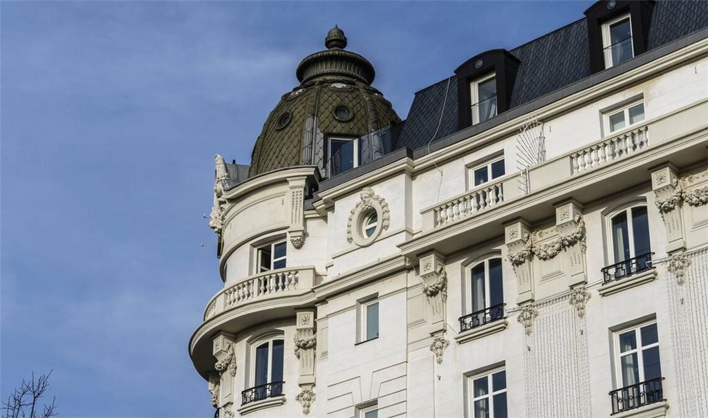 In Spanien wurde ein 20-Jähriger festgenommen, der sich in Hotelbuchungssysteme hackte und in Luxussuiten übernachtete (Symbolfoto).