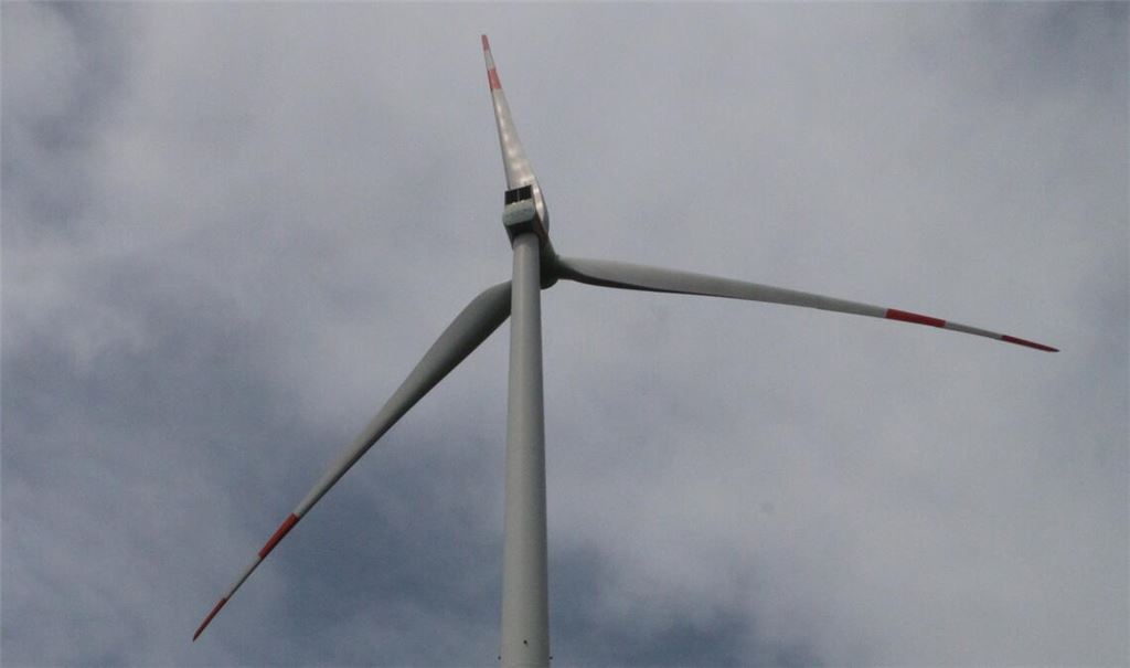In Straubenhardt gehören Windkraftanlagen zum gewohnten Landschaftsbild. Auch auf der Gemarkung Iptingen könnte das nur noch eine Frage der Zeit sein. Foto: Archiv/Deeg