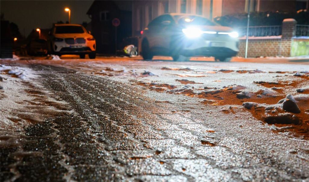 In Teilen Baden-Württemberg kann es glatt werden. (Symbolbild)