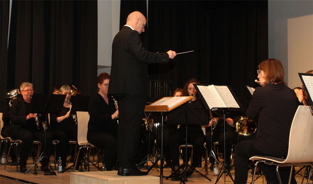 In Topform präsentiert sich der Musikverein Freudenstein unter Dirigent Oliver Bickel bei seiner Geburtstagsfeier. Fotos: Prokoph