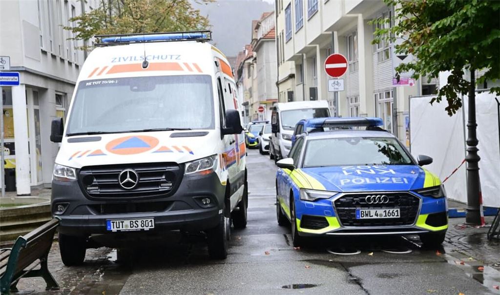 In Tuttlingen wurde am Donnerstag ein Mann bei einem Schusswechsel mit der Polizei getötet. Nun ist klar: Die Waffe des 27-Jährigen war eine Knallpistole, keine scharfe Schusswaffe.