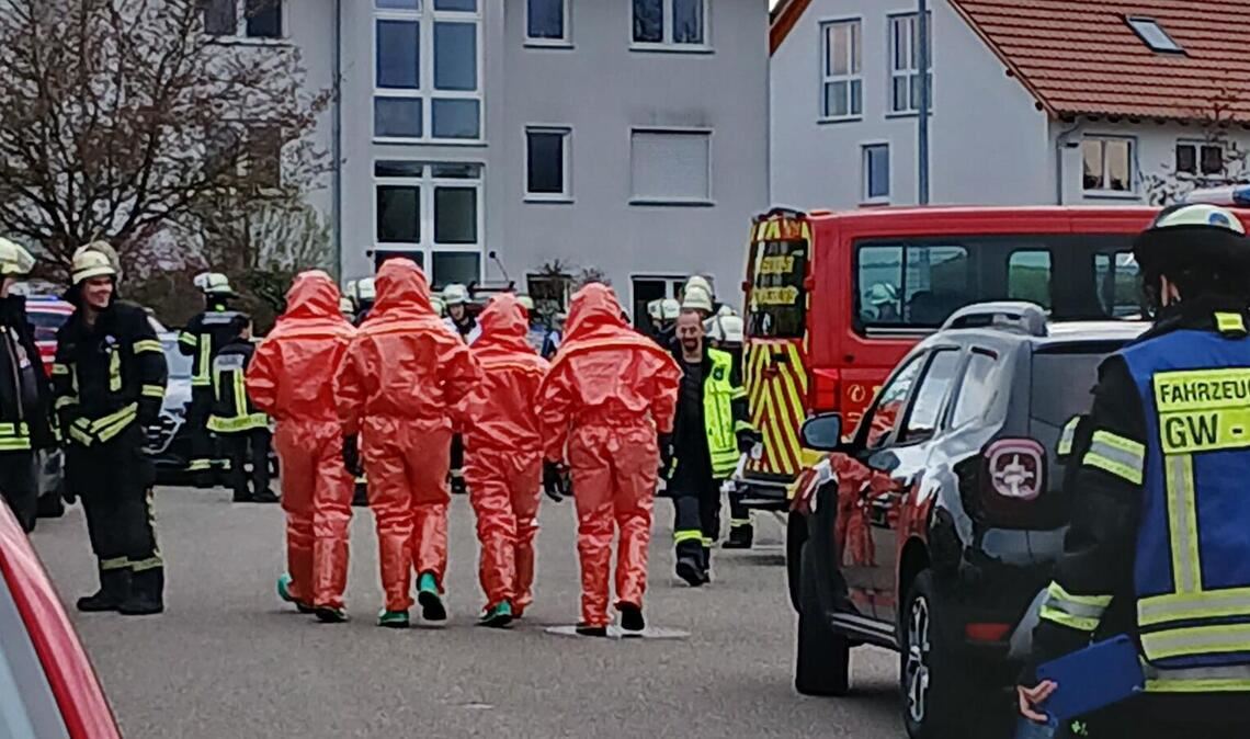In Vaihingen rückt ein Großaufgebot an Feuerwehrleuten an, um einen verdächtigen Gegenstand zu sichern. Foto: Stadt Vaihingen